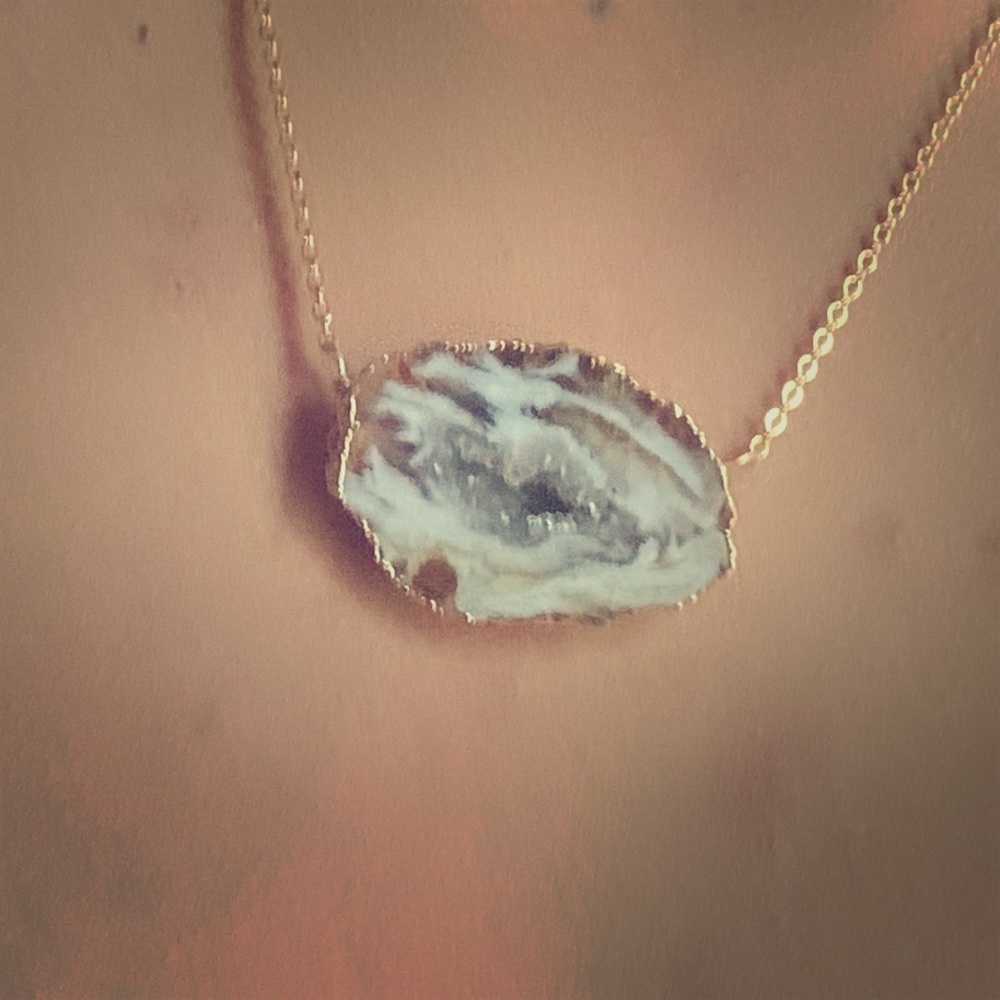 Simple & Pretty Geode Necklace
